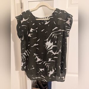 Ann Taylor Green and White Monstera Leaf-Print Cap Sleeve Blouse